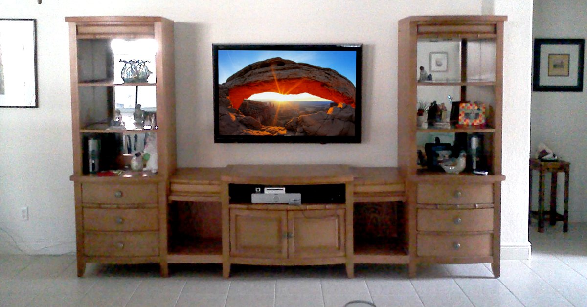 Flat TV Mounting Done Right by Gulf Coast Installs